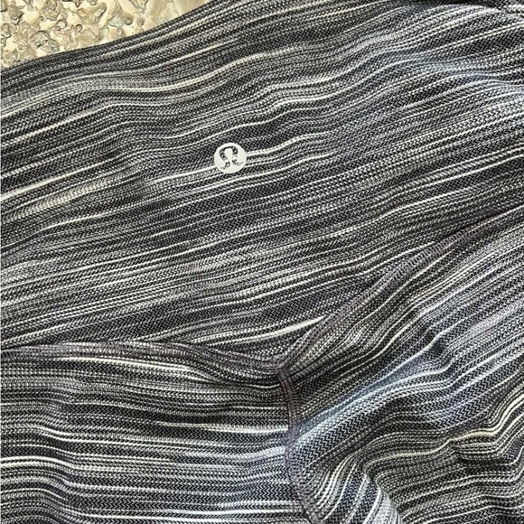 Lululemon align slight cropped leggings sz 6 heathered stripe *black gray white* - Picture 4 of 9
